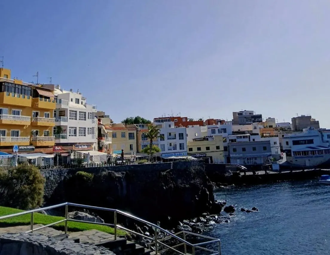 Surf Harbour Apartment Los Abrigos Homestay